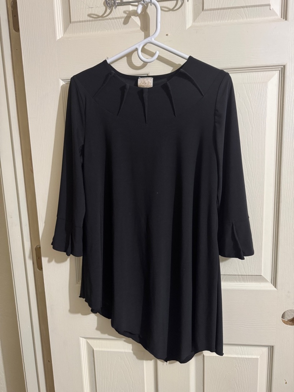 Zadie B’s black asymmetrical top. Small
Great condition. Has very cool material.
